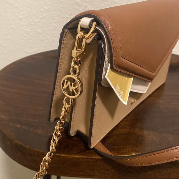 Michael KORS - Picture 3 of 8